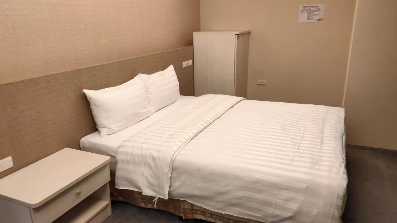 Shun-Yi Business Hotel Chiayi City Exterior photo