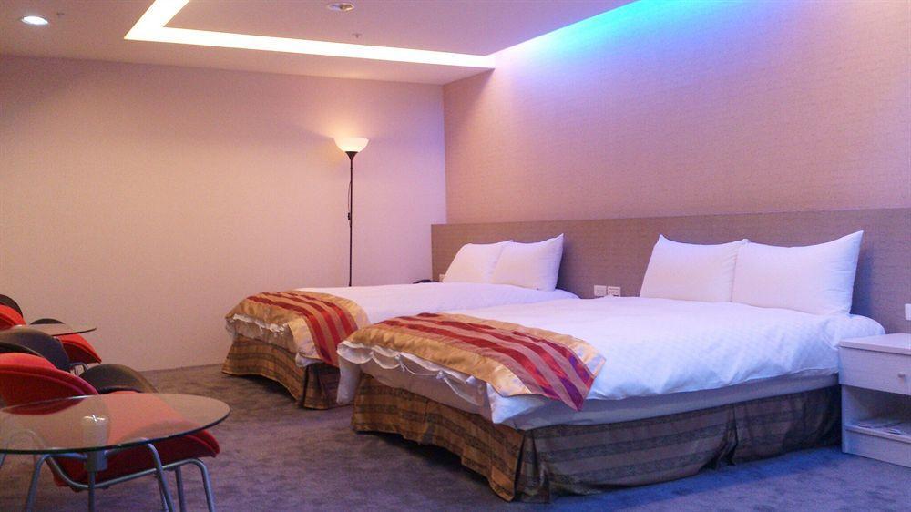 Shun-Yi Business Hotel Chiayi City Exterior photo
