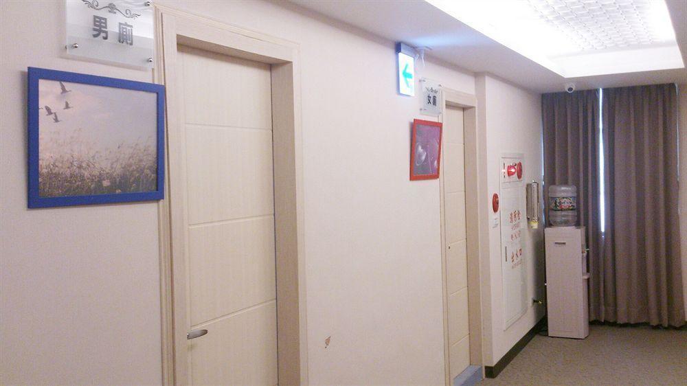 Shun-Yi Business Hotel Chiayi City Exterior photo