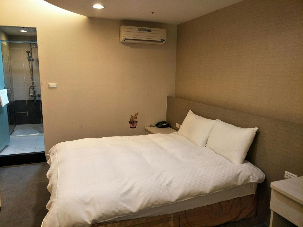 Shun-Yi Business Hotel Chiayi City Exterior photo